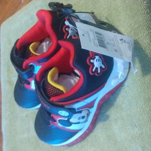Brand new Mickey mouse shoes size 9 toddler.. light ups - Picture 2 of 5